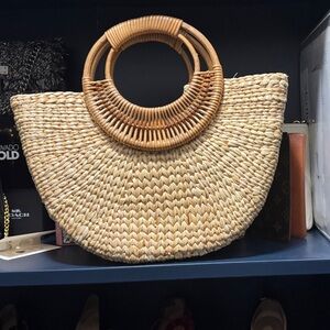 Natural Straw Handbag with Wooden Handles